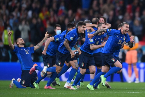 Euro 2020 lãng mạn nhờ sắc thiên thanh - Ảnh 1. Euro 2020 lãng mạn nhờ sắc thiên thanh - Ảnh 1.