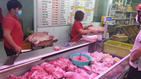 Hết cảnh tranh nhau mua hàng, thịt, cá, trứng..., hàng hóa về đầy kệ siêu thị và chợ - Ảnh 3. Hết cảnh tranh nhau mua hàng, thịt, cá, trứng..., hàng hóa về đầy kệ siêu thị và chợ - Ảnh 3.