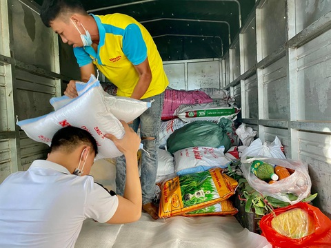Bà con Quảng Trị, Quảng Bình gom bầu bí, gạo muối gửi Sài Gòn, người Sài Gòn cay khóe mắt - Ảnh 6. Bà con Quảng Trị, Quảng Bình gom bầu bí, gạo muối gửi Sài Gòn, người Sài Gòn cay khóe mắt - Ảnh 6.