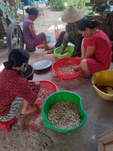 Bà con Quảng Trị, Quảng Bình gom bầu bí, gạo muối gửi Sài Gòn, người Sài Gòn cay khóe mắt - Ảnh 10. Bà con Quảng Trị, Quảng Bình gom bầu bí, gạo muối gửi Sài Gòn, người Sài Gòn cay khóe mắt - Ảnh 10.