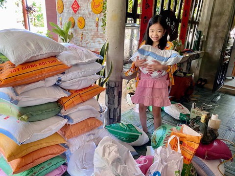 Bà con Quảng Trị, Quảng Bình gom bầu bí, gạo muối gửi Sài Gòn, người Sài Gòn cay khóe mắt - Ảnh 4. Bà con Quảng Trị, Quảng Bình gom bầu bí, gạo muối gửi Sài Gòn, người Sài Gòn cay khóe mắt - Ảnh 4.