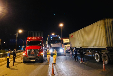 0h ngày 9-7: Lập lại 12 chốt kiểm soát dịch ở cửa ngõ TP.HCM - Ảnh 5. 0h ngày 9-7: Lập lại 12 chốt kiểm soát dịch ở cửa ngõ TP.HCM - Ảnh 5.
