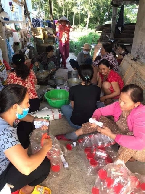 Bà con Quảng Trị, Quảng Bình gom bầu bí, gạo muối gửi Sài Gòn, người Sài Gòn cay khóe mắt - Ảnh 11. Bà con Quảng Trị, Quảng Bình gom bầu bí, gạo muối gửi Sài Gòn, người Sài Gòn cay khóe mắt - Ảnh 11.
