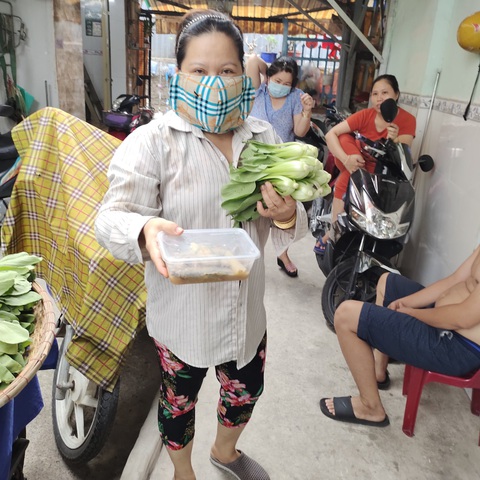 HỎI - ĐÁP về dịch COVID-19: Người cơ nhỡ, lang thang ở đâu lúc phong tỏa? - Ảnh 1. HỎI - ĐÁP về dịch COVID-19: Người cơ nhỡ, lang thang ở đâu lúc phong tỏa? - Ảnh 1.