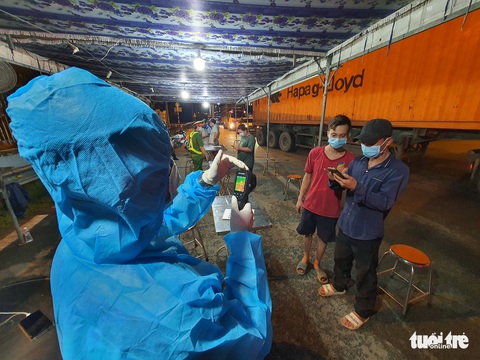 ‘Không có giấy thông hành phải quay đầu kiếm chỗ ngủ, ngày mai đi xét nghiệm - Ảnh 7. ‘Không có giấy thông hành phải quay đầu kiếm chỗ ngủ, ngày mai đi xét nghiệm - Ảnh 7.