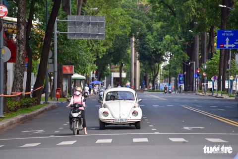 TP.HCM im ắng sáng sớm đầu tiên giãn cách - Ảnh 5. TP.HCM im ắng sáng sớm đầu tiên giãn cách - Ảnh 5.