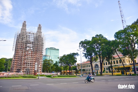 TP.HCM im ắng sáng sớm đầu tiên giãn cách - Ảnh 6. TP.HCM im ắng sáng sớm đầu tiên giãn cách - Ảnh 6.