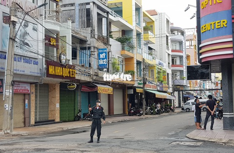 Công an An Giang khám xét nhiều tiệm vàng liên quan trùm Mười Tường - Ảnh 2. Công an An Giang khám xét nhiều tiệm vàng liên quan trùm Mười Tường - Ảnh 2.