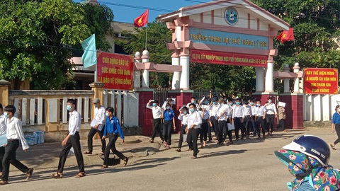 Những điểm thi đặc biệt - Kỳ 4: Cuộc hộ tống đặc biệt đề thi ra Lý Sơn - Ảnh 1. Những điểm thi đặc biệt - Kỳ 4: Cuộc hộ tống đặc biệt đề thi ra Lý Sơn - Ảnh 1.