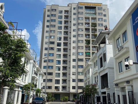 Hà Nội phong tỏa chung cư có 2 ca COVID-19 do tiếp xúc F0 từ TP.HCM ra - Ảnh 1. Hà Nội phong tỏa chung cư có 2 ca COVID-19 do tiếp xúc F0 từ TP.HCM ra - Ảnh 1.