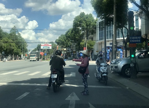 Nhiều tỉnh miền Tây bắt đầu tạm dừng phát hành vé số - Ảnh 1. Nhiều tỉnh miền Tây bắt đầu tạm dừng phát hành vé số - Ảnh 1.