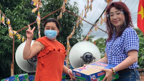 Khi ông chủ tịch hội sân khấu xin cơm - Ảnh 1. Khi ông chủ tịch hội sân khấu xin cơm - Ảnh 1.
