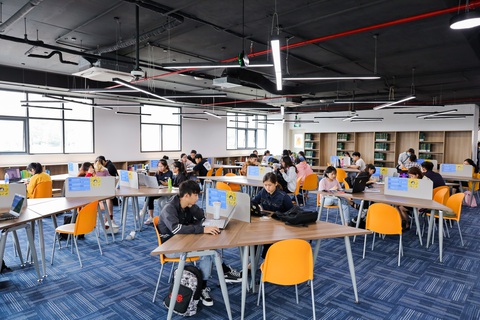 ĐH Kinh tế TP.HCM dành 25 tỉ đồng hỗ trợ người học ảnh hưởng dịch COVID-19 - Ảnh 1. ĐH Kinh tế TP.HCM dành 25 tỉ đồng hỗ trợ người học ảnh hưởng dịch COVID-19 - Ảnh 1.