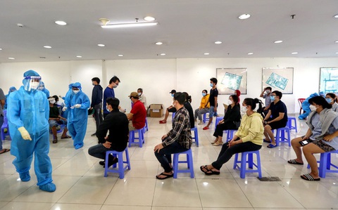 Bộ Y tế khuyến nghị TP.HCM xét nghiệm tầm soát hộ gia đình khu nguy cơ cao 1-3 lần/tuần - Ảnh 1. Bộ Y tế khuyến nghị TP.HCM xét nghiệm tầm soát hộ gia đình khu nguy cơ cao 1-3 lần/tuần - Ảnh 1.
