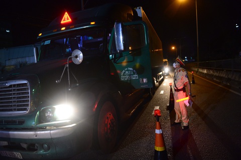 0h ngày 9-7: Lập lại 12 chốt kiểm soát dịch ở cửa ngõ TP.HCM - Ảnh 6. 0h ngày 9-7: Lập lại 12 chốt kiểm soát dịch ở cửa ngõ TP.HCM - Ảnh 6.
