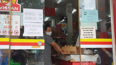 Khách đến trước mua đầy ắp, người đến sau chưng hửng - Ảnh 3. Khách đến trước mua đầy ắp, người đến sau chưng hửng - Ảnh 3.