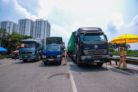 Hà Nội sẽ cấp mã xác nhận hoạt động cho xe chở công nhân, chuyên gia - Ảnh 1. Hà Nội sẽ cấp mã xác nhận hoạt động cho xe chở công nhân, chuyên gia - Ảnh 1.