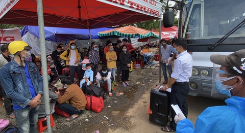 Đón người từ vùng dịch về: nơi dừng, nơi đón, đủ mọi lý do - Ảnh 2. Đón người từ vùng dịch về: nơi dừng, nơi đón, đủ mọi lý do - Ảnh 2.