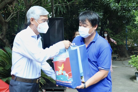 TP.HCM: Khẩn trương kết hợp Đông - Tây y trong phòng, chống dịch COVID-19 - Ảnh 1. TP.HCM: Khẩn trương kết hợp Đông - Tây y trong phòng, chống dịch COVID-19 - Ảnh 1.