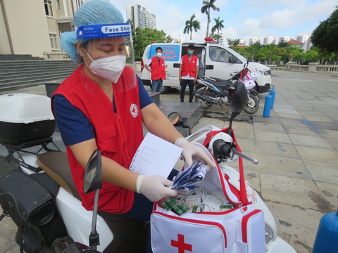 TP Thủ Đức đưa các đội tiêm vắc xin lưu động đến từng khu phố - Ảnh 1. TP Thủ Đức đưa các đội tiêm vắc xin lưu động đến từng khu phố - Ảnh 1.
