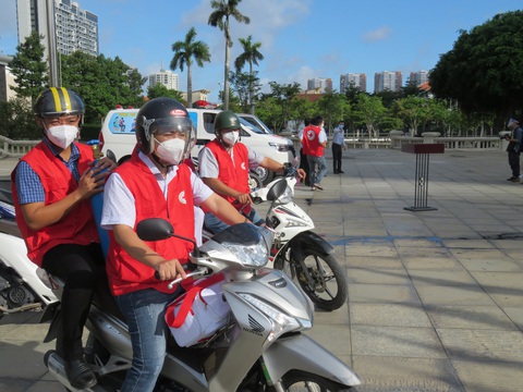 TP Thủ Đức đưa các đội tiêm vắc xin lưu động đến từng khu phố - Ảnh 4. TP Thủ Đức đưa các đội tiêm vắc xin lưu động đến từng khu phố - Ảnh 4.