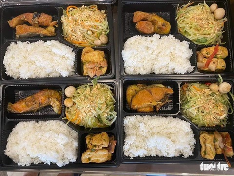 Ngọt ngào những bữa cơm cho người về quê cách ly - Ảnh 2. Ngọt ngào những bữa cơm cho người về quê cách ly - Ảnh 2.
