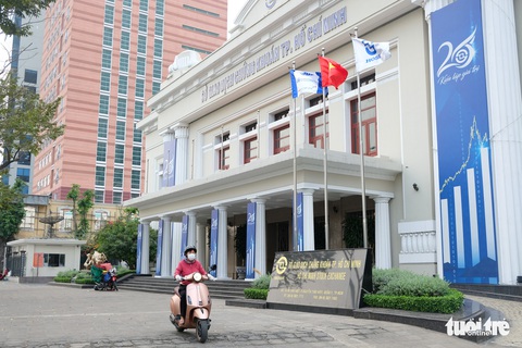 6 tháng đầu năm, HoSE thu về hơn 1.300 tỉ đồng, lãi 1.264 tỉ - Ảnh 1. 6 tháng đầu năm, HoSE thu về hơn 1.300 tỉ đồng, lãi 1.264 tỉ - Ảnh 1.