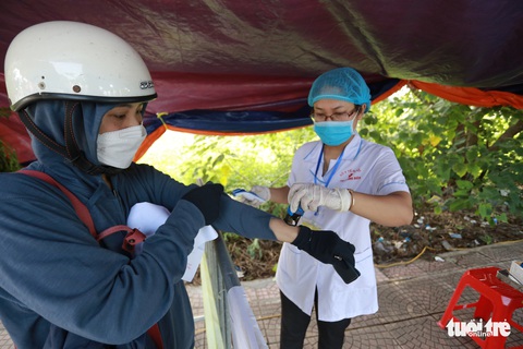 Hà Nội: Người dân không rời thành phố vào lúc này - Ảnh 1. Hà Nội: Người dân không rời thành phố vào lúc này - Ảnh 1.
