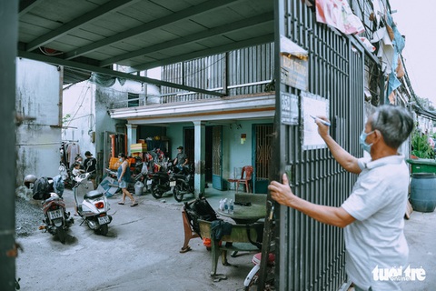 Chính phủ yêu cầu giảm giá nước hỗ trợ người dân bị ảnh hưởng dịch COVID-19 - Ảnh 1. Chính phủ yêu cầu giảm giá nước hỗ trợ người dân bị ảnh hưởng dịch COVID-19 - Ảnh 1.