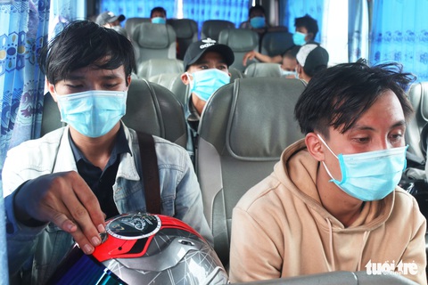 Điều cả trăm xe trung chuyển giúp dân về quê an toàn - Ảnh 7. Điều cả trăm xe trung chuyển giúp dân về quê an toàn - Ảnh 7.