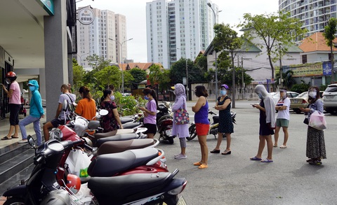 HỎI - ĐÁP về dịch COVID-19: Cửa hàng bán thực phẩm cấm quay phim, chụp hình - được không? - Ảnh 1. HỎI - ĐÁP về dịch COVID-19: Cửa hàng bán thực phẩm cấm quay phim, chụp hình - được không? - Ảnh 1.