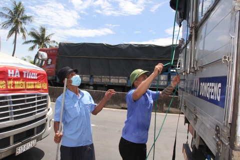 Hành trình yêu thương về TP.HCM - Kỳ 3: Hai cha con cùng hướng về miền Nam - Ảnh 2. Hành trình yêu thương về TP.HCM - Kỳ 3: Hai cha con cùng hướng về miền Nam - Ảnh 2.
