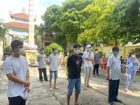 TP Thủ Đức tiêm vắc xin cho người dân ở khu phong tỏa - Ảnh 2. TP Thủ Đức tiêm vắc xin cho người dân ở khu phong tỏa - Ảnh 2.
