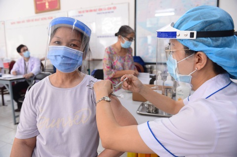Từ hôm nay 3-8, TP.HCM vào đợt tiêm thứ 6, chưa dùng vắc xin Sinopharm - Ảnh 1. Từ hôm nay 3-8, TP.HCM vào đợt tiêm thứ 6, chưa dùng vắc xin Sinopharm - Ảnh 1.