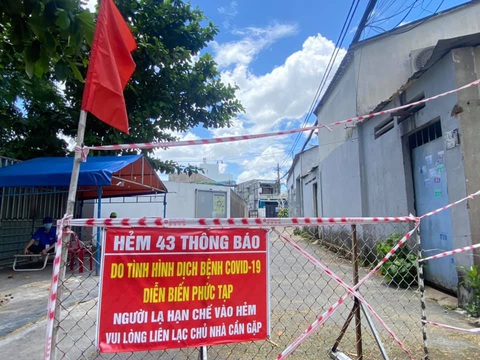 TP Thủ Đức tiêm vắc xin cho người dân ở khu phong tỏa - Ảnh 4. TP Thủ Đức tiêm vắc xin cho người dân ở khu phong tỏa - Ảnh 4.