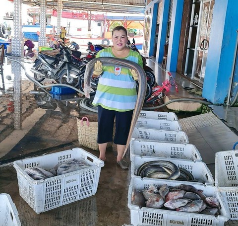 Tất tả khắp biển Tây để tìm cá ngon làm khô chia sẻ với đồng bào TP.HCM - Ảnh 2. Tất tả khắp biển Tây để tìm cá ngon làm khô chia sẻ với đồng bào TP.HCM - Ảnh 2.