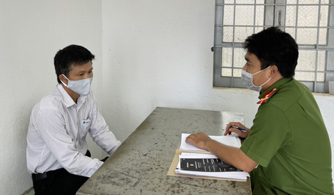 Bắt giám đốc trung tâm viễn thông huyện tham ô hàng trăm triệu tiền dây cáp đồng - Ảnh 1. Bắt giám đốc trung tâm viễn thông huyện tham ô hàng trăm triệu tiền dây cáp đồng - Ảnh 1.