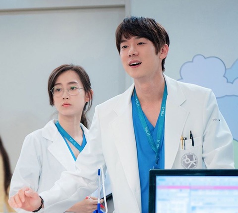 Hospital Playlist chữa lành cảm xúc về những bác sĩ tài hoa và đức độ - Ảnh 5. Hospital Playlist chữa lành cảm xúc về những bác sĩ tài hoa và đức độ - Ảnh 5.
