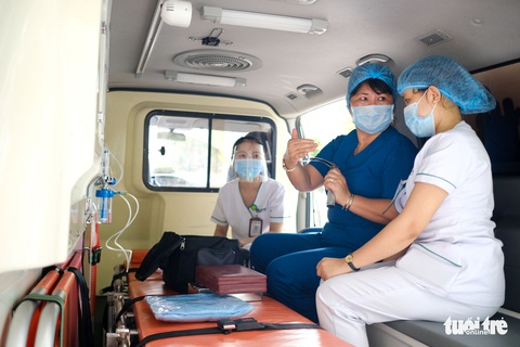 Bác sĩ về hưu tình nguyện đi chống dịch - Ảnh 2. Bác sĩ về hưu tình nguyện đi chống dịch - Ảnh 2.