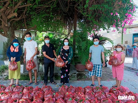 Rau củ quả Quảng Nam ủng hộ đã tới tay người dân Sơn Trà, Đà Nẵng - Ảnh 1. Rau củ quả Quảng Nam ủng hộ đã tới tay người dân Sơn Trà, Đà Nẵng - Ảnh 1.