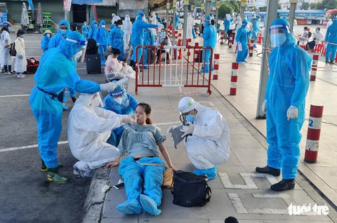 Thêm 1.500 bà con Đắk Lắk, Kiên Giang, Phú Yên về quê tránh dịch - Ảnh 3. Thêm 1.500 bà con Đắk Lắk, Kiên Giang, Phú Yên về quê tránh dịch - Ảnh 3.