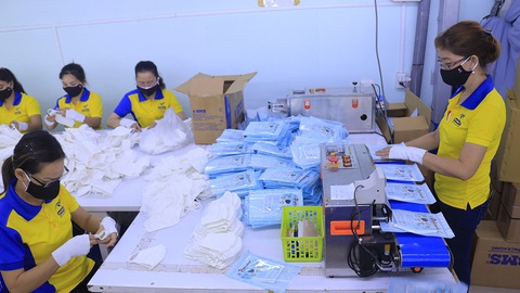 Doanh nghiệp sản xuất hàng thiết yếu gặp khó khăn vì thiếu nhân lực và lưu thông - Ảnh 1. Doanh nghiệp sản xuất hàng thiết yếu gặp khó khăn vì thiếu nhân lực và lưu thông - Ảnh 1.