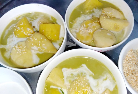 Chè chuối khoai lang mót tủ lạnh, góc bếp và xin cô hàng xóm - Ảnh 1. Chè chuối khoai lang mót tủ lạnh, góc bếp và xin cô hàng xóm - Ảnh 1.
