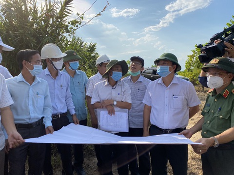Vàng tặc làm ngày đêm, đi ban đêm ở Bồng Miêu mà đông như trong thành phố - Ảnh 3. Vàng tặc làm ngày đêm, đi ban đêm ở Bồng Miêu mà đông như trong thành phố - Ảnh 3.