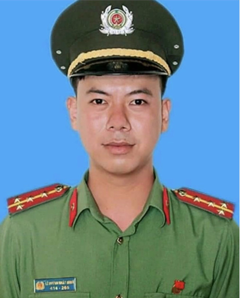 Đại úy công an 32 tuổi nhiễm COVID-19 khi tham gia truy vết, đã hy sinh - Ảnh 1. Đại úy công an 32 tuổi nhiễm COVID-19 khi tham gia truy vết, đã hy sinh - Ảnh 1.