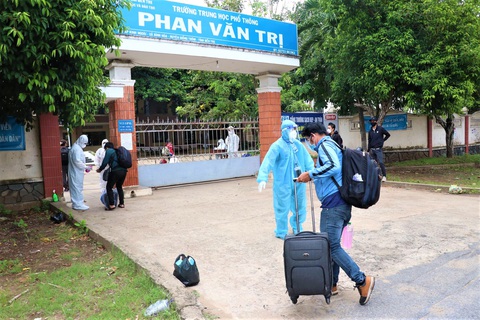 Người Bến Tre phải tiêm vắc xin COVID-19 trước khi về quê - Ảnh 1. Người Bến Tre phải tiêm vắc xin COVID-19 trước khi về quê - Ảnh 1.