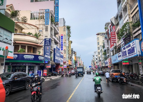 TP.HCM: Xe cộ đông đúc trở lại ở nhiều nơi - Ảnh 4. TP.HCM: Xe cộ đông đúc trở lại ở nhiều nơi - Ảnh 4.
