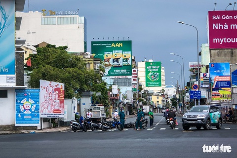 TP.HCM: Xe cộ đông đúc trở lại ở nhiều nơi - Ảnh 5. TP.HCM: Xe cộ đông đúc trở lại ở nhiều nơi - Ảnh 5.
