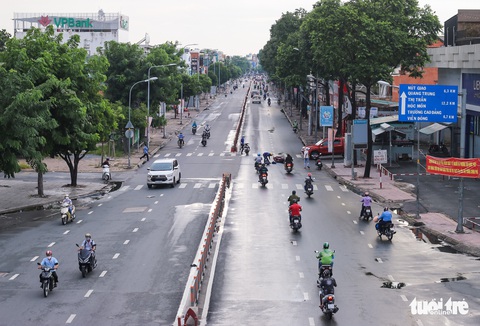 TP.HCM: Xe cộ đông đúc trở lại ở nhiều nơi - Ảnh 8. TP.HCM: Xe cộ đông đúc trở lại ở nhiều nơi - Ảnh 8.