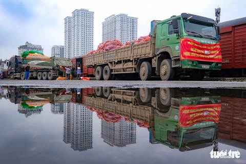 Tàu hỏa chở 300 tấn hàng nhu yếu phẩm người dân tỉnh Hòa Bình gửi tặng TP.HCM - Ảnh 9. Tàu hỏa chở 300 tấn hàng nhu yếu phẩm người dân tỉnh Hòa Bình gửi tặng TP.HCM - Ảnh 9.
